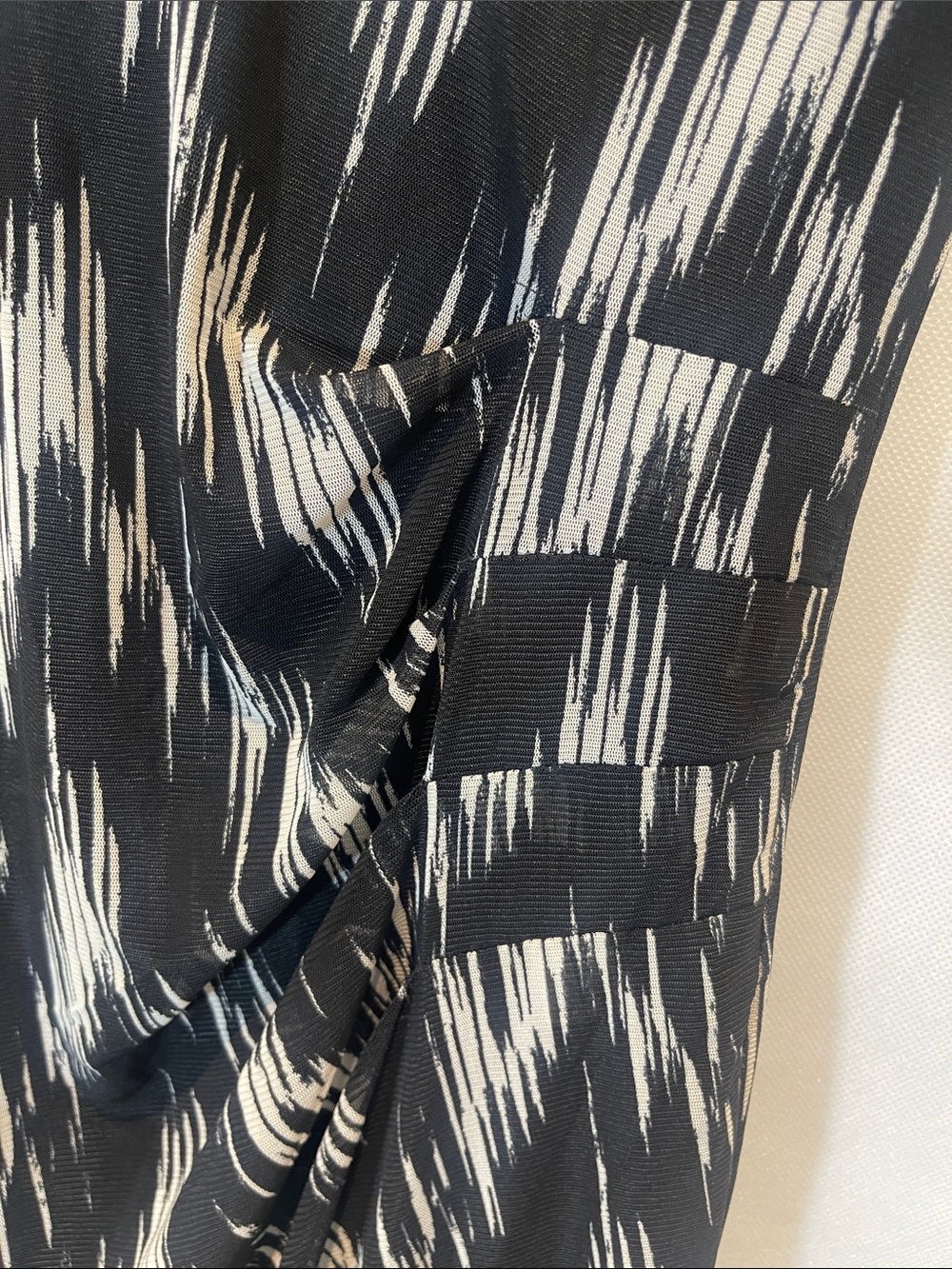 NINE WEST = Size 8 , Black & White Zigzag Maxi Dress - Women's Long Sleeve - Picture 6 of 12